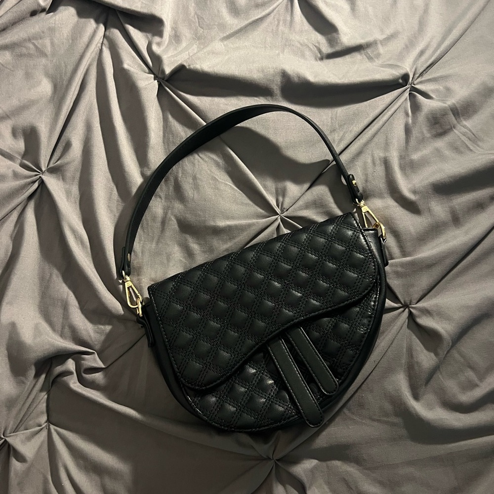 Elegant Black Quilted Shoulder Bag
